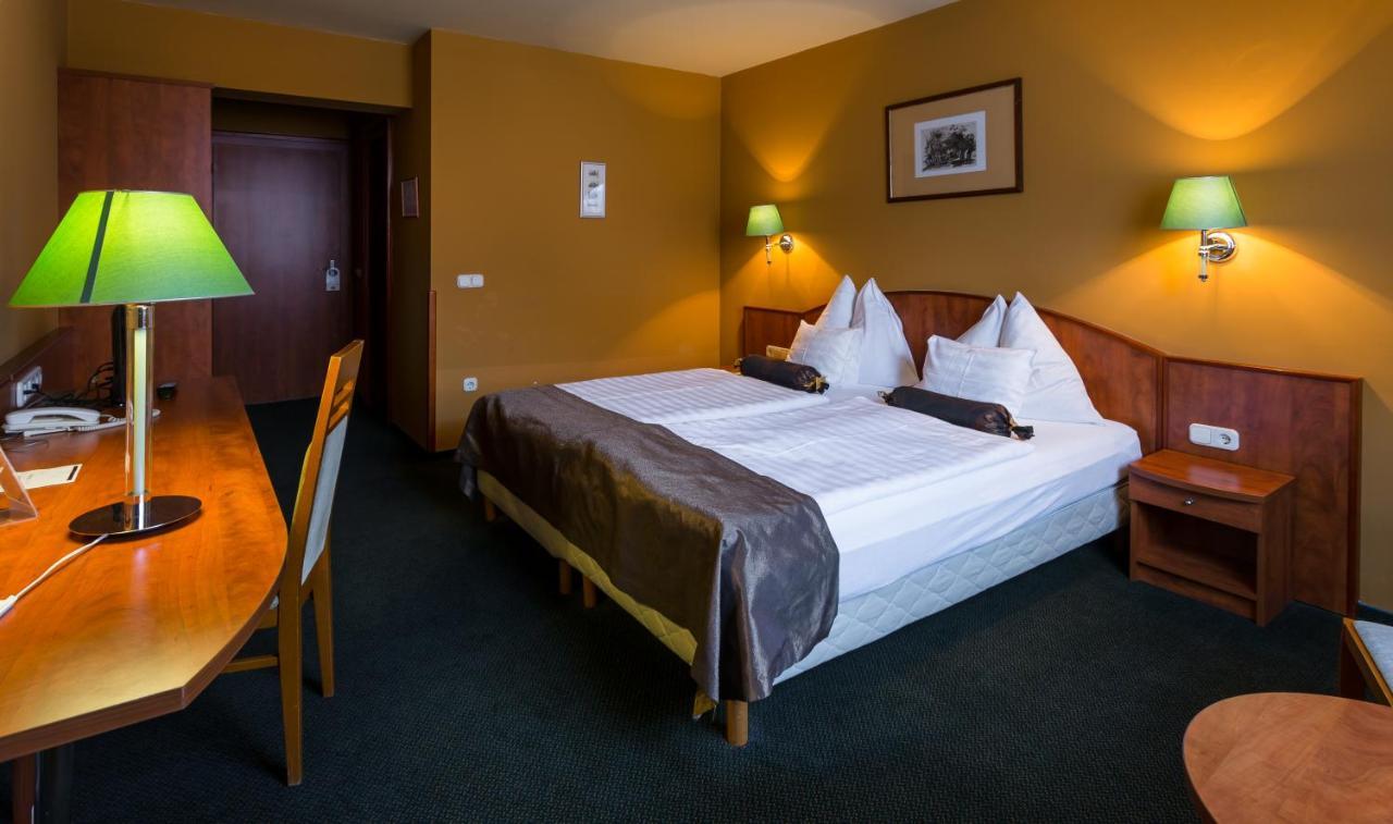 Hotel Gottwald Tata Eksteriør billede