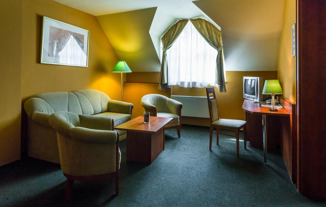 Hotel Gottwald Tata Eksteriør billede