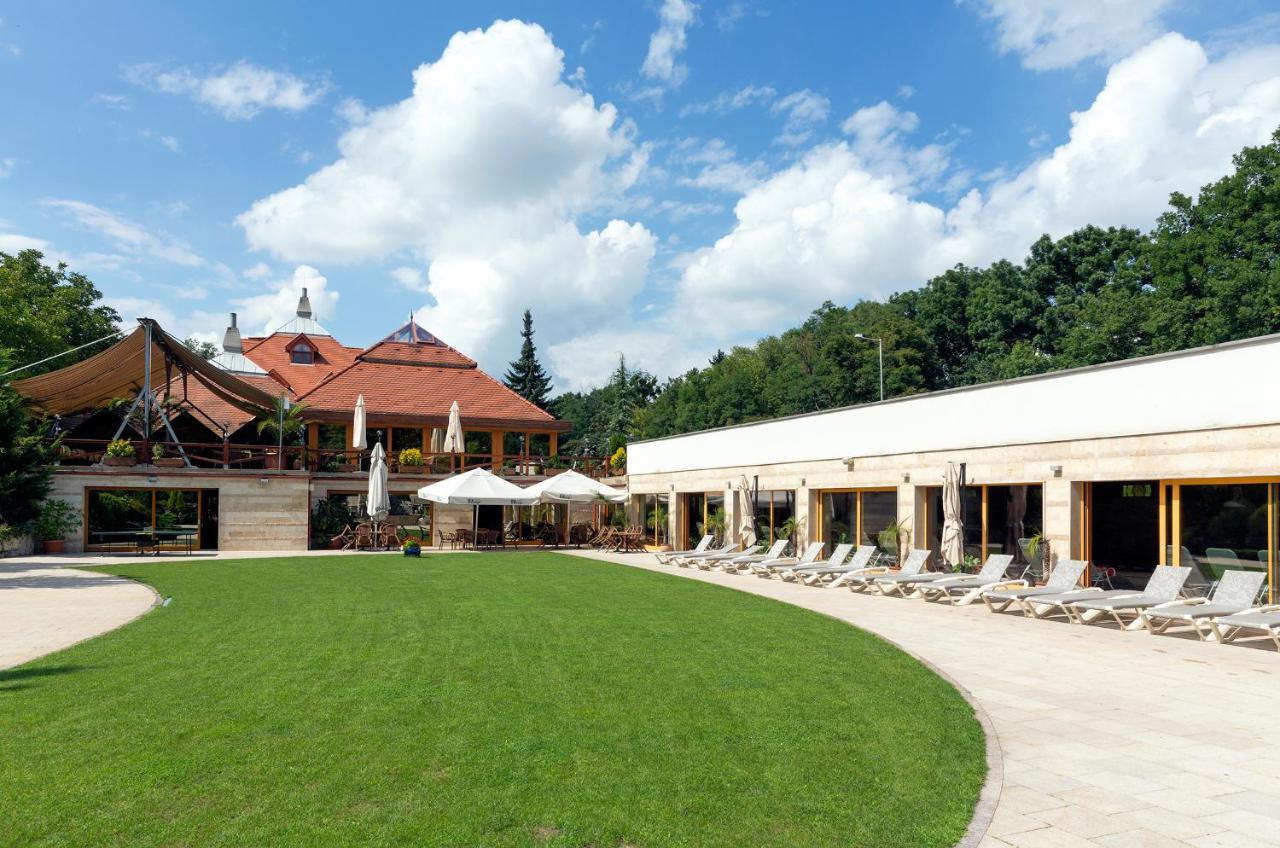 Hotel Gottwald Tata Eksteriør billede